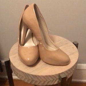 Patent Leather nude pumps